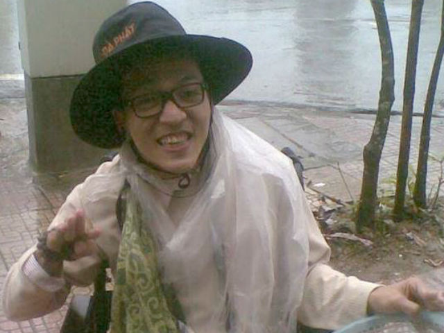 Bạn trẻ - Cuộc sống - Chàng trai đi xin ăn lấy tiền từ thiện