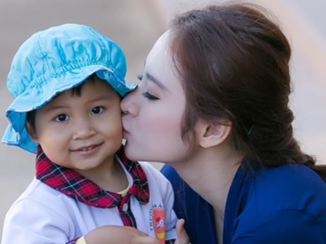 Phim - Angela Phương Trinh hồn nhiên bên trẻ em miền núi