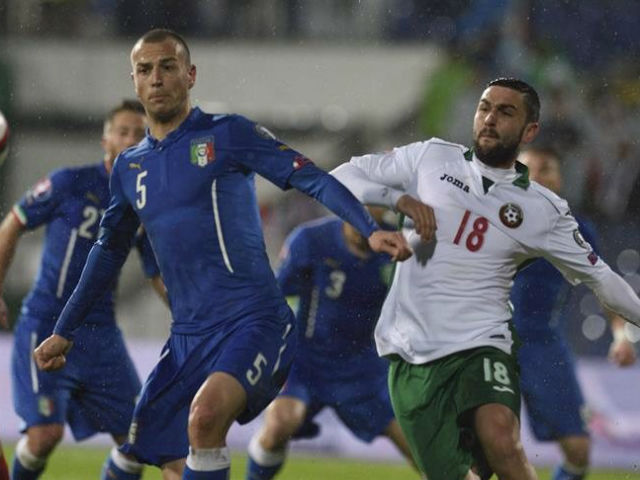 Bóng đá - Italia - Bulgaria: 1 bàn thắng, 2 thẻ đỏ