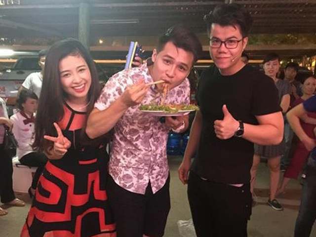 Tin tức Ẩm thực - Đinh Mạnh Ninh, Dương Hoàng Yến "thách" nhau nấu mì