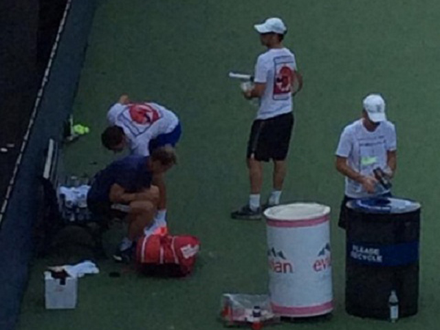 Thể thao - Tennis 24/7: Federer nhặt rác tại US Open