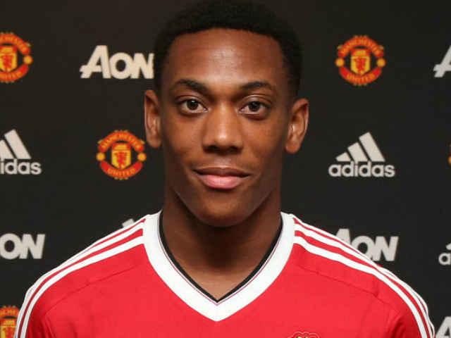 Tin chuyển nhượng - Hớ nặng Martial, MU là vua "đốt tiền" Ngoại hạng Anh