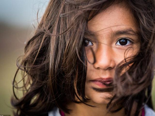 Bạn trẻ - Cuộc sống - Những bức hình ám ảnh về cuộc sống của trẻ em tị nạn ở châu Âu