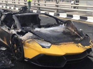 Ô tô - Xe máy - Siêu xe Lamborghini của đại gia Dubai cháy thành than