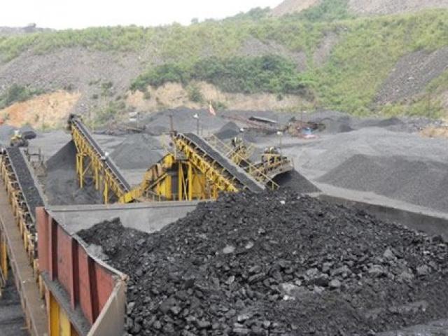 Pháp luật - Hai lãnh đạo ngành than bị khởi tố tội lợi dụng chức vụ