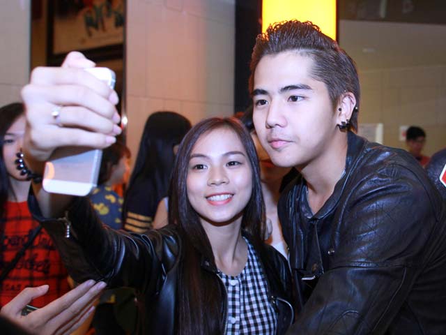 Phim - Tài tử Thái Lan điển trai hết lòng chiều fan Việt