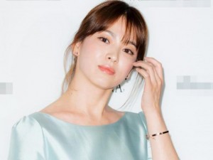 Phim - Song Hye Kyo xinh như búp bê trong dạ tiệc