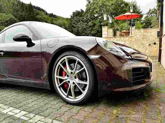 Tin tức ô tô - Porsche 911 Carrera S bản nâng cấp tinh tế trong màu áo nâu sẫm
