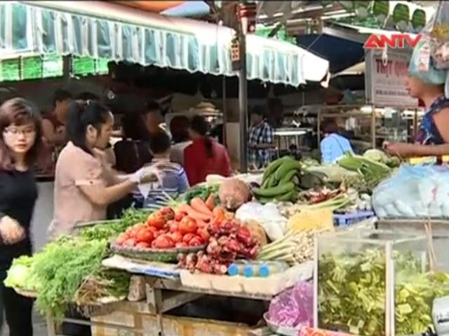 Thị trường - Tiêu dùng - Giá xăng giảm: Ai lợi, ai thiệt?