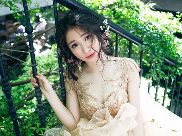 Ca nhạc - MTV - Ngắm Hòa Minzy gợi cảm trong hình tượng công chúa