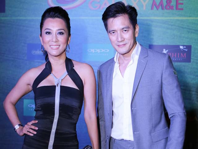 Phim - MC Kỳ Duyên tình tứ cùng bạn trai nơi đông người