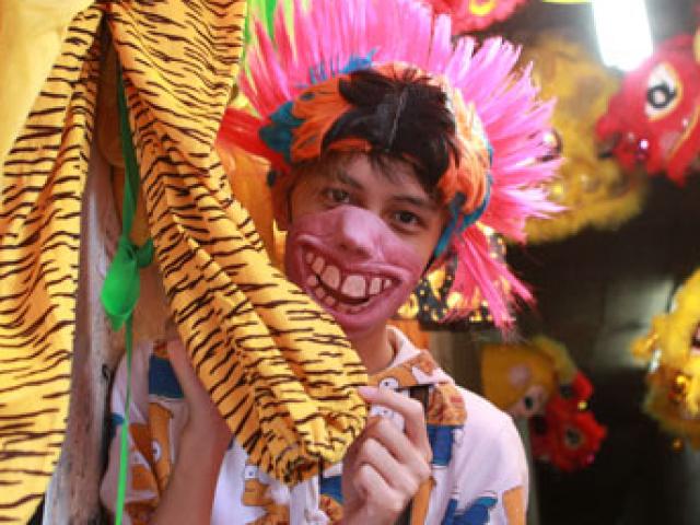 Tin tức trong ngày - Mũ phù thủy, mặt nạ quỷ “đổ bộ” phố cổ HN đón Trung thu