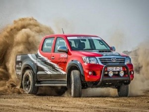 Ô tô - Xe máy - Toyota Hilux Racing Experience - xứng danh &quot;thần đua trên sa mạc&quot;