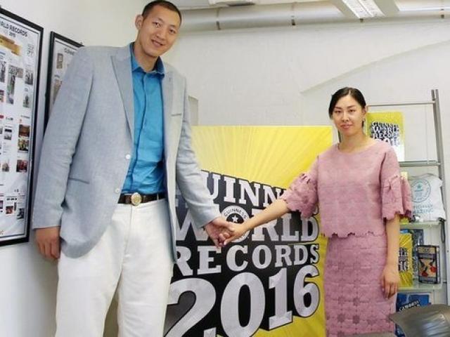 Thể thao - Kỷ lục thế giới: Cặp vợ chồng VĐV cao 4,2m