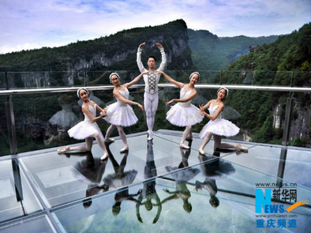 Phi thường - kỳ quặc - Màn "nhảy múa giữa không trung" đẹp mắt nhưng "rùng rợn"