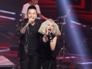 Ca nhạc - MTV - Tuấn Hưng song ca &quot;Nắm lấy tay anh&quot; cùng thí sinh The Voice