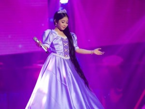 Ca nhạc - MTV - Ngắm &quot;công chúa&quot; tóc dài đang gây sốt The Voice Kids