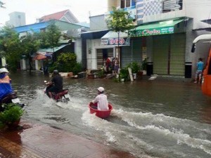 Cười 24h - 39 kiểu &quot;sống chung với ngập&quot;