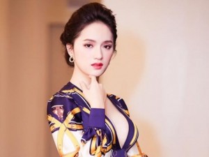 Ca nhạc - MTV - Hương Giang Idol táo bạo mặc váy xẻ trên hở dưới