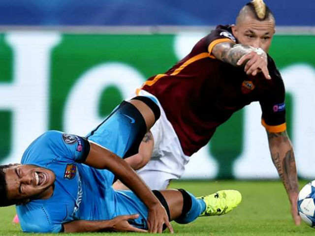 Bóng đá - SAO Roma xoạc bóng “lạnh sống lưng”