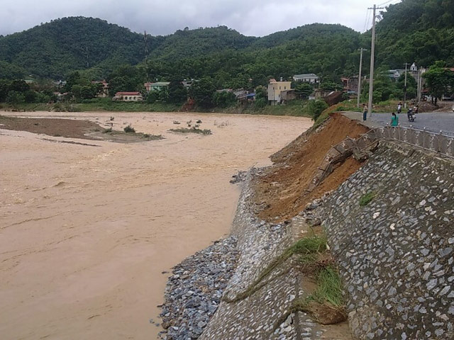 Tin tức trong ngày - Thanh Hóa: Nước lũ dâng cao, sơ tán hàng trăm hộ dân