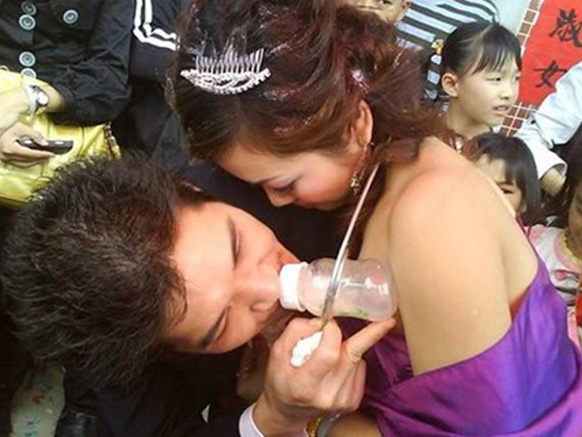 Cười 24h - "Cười ra nước mắt" với người Châu Á hài hước