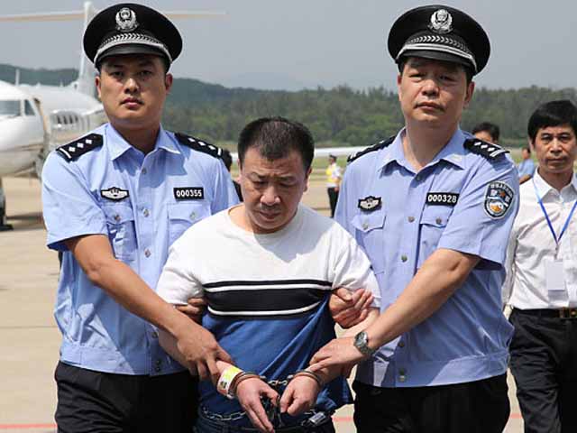 Tin tức trong ngày - Mỹ trao trả nghi phạm tham nhũng cho Trung Quốc