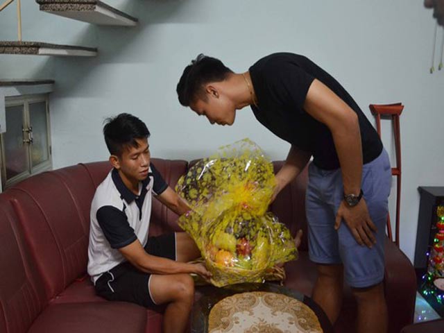 Bóng đá - Nhiều phương án chữa chân cho Anh Khoa