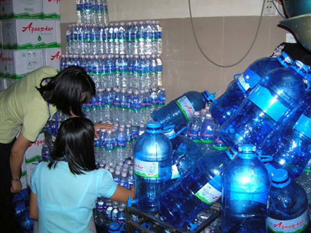 Tin tức trong ngày - Kinh hoàng công nghệ nước đóng bình