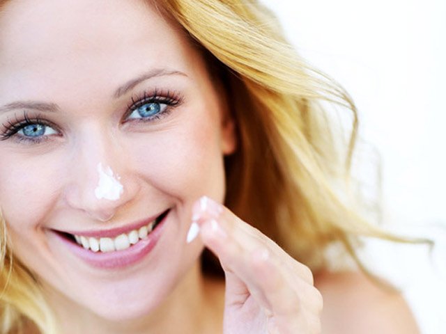 Làm đẹp - 4 cách để giữ da căng mịn trong mùa thu