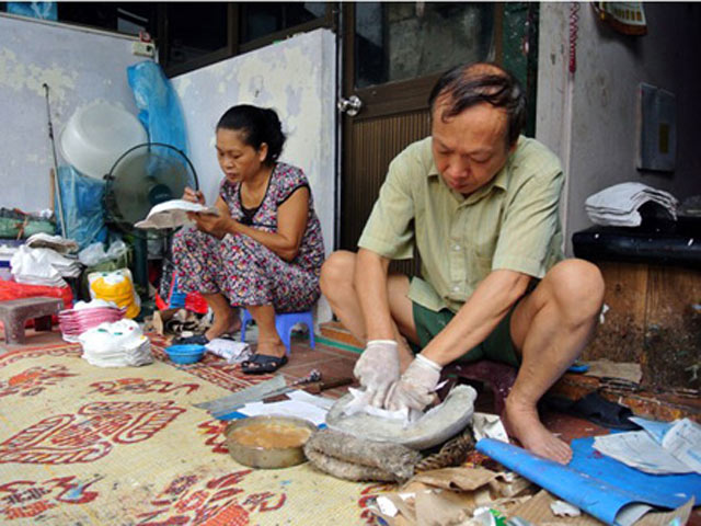 Tin tức trong ngày - Người giữ “bí kíp” làm mặt nạ giấy bồi ở Hà Nội