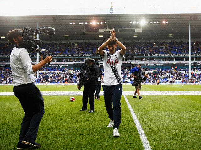 Ngôi sao bóng đá - "Ronaldo châu Á" mê mẩn CR7 xịn, fan "cuồng" của MU