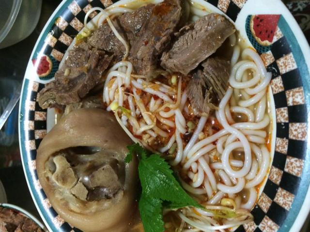 Ẩm thực - Tô bún bò Huế - món ăn ngon của người Việt tại Mỹ