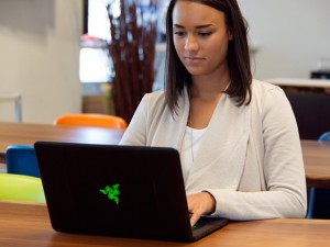 Dế sắp ra lò - Razer Blade 2015: “Chiến cơ” số 1 cho game thủ