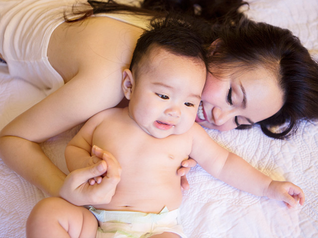 Ca nhạc - MTV - Vy Oanh lần đầu khoe loạt ảnh quý tử đẹp như thiên thần