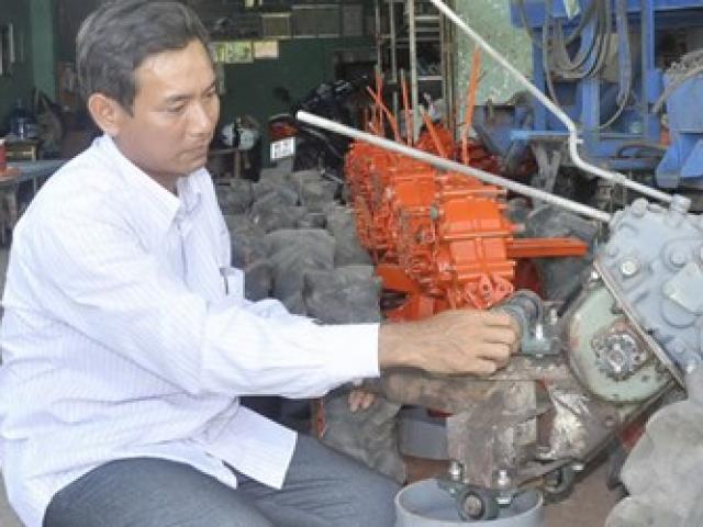 Bạn trẻ - Cuộc sống - Tỷ phú "kỹ sư chân đất" làm máy nông nghiệp xuất khẩu