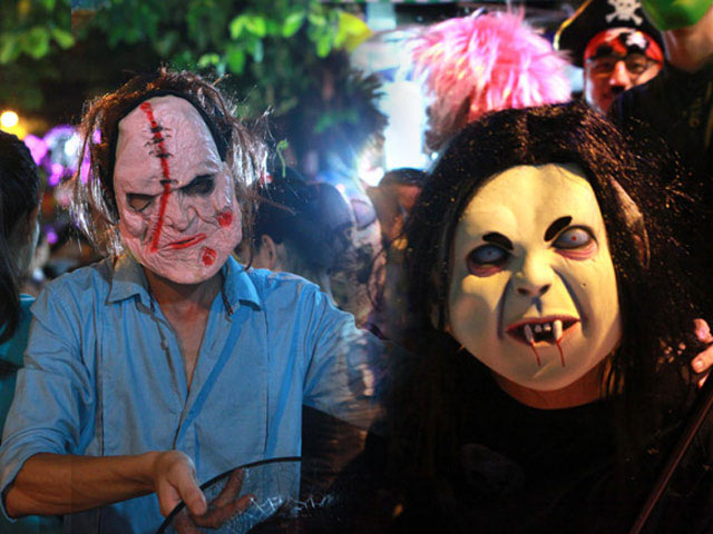 Tin tức trong ngày - Trung thu, "khuôn mặt ma quỷ" lượn lờ phố cổ HN dọa người