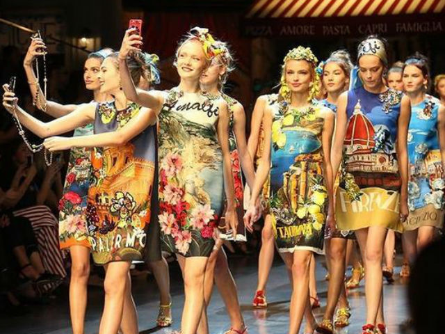 Dolce&Gabbana tung trào lưu ”tự sướng” lên sàn diễn