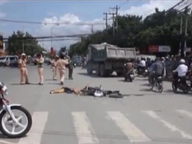 Video An ninh - Vượt giao lộ “tử thần”, nữ sinh chết dưới bánh xe bồn