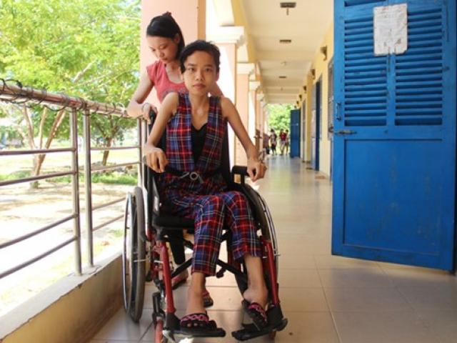 Bạn trẻ - Cuộc sống - Nữ sinh đất võ ngồi xe lăn vào đại học