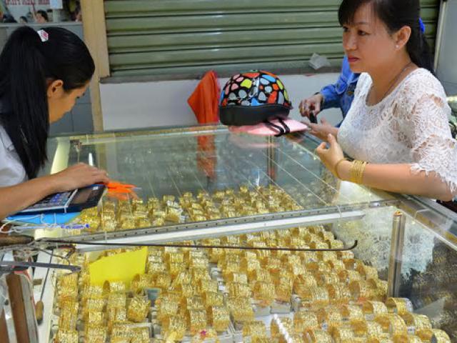 Tài chính - Bất động sản - Doanh nghiệp vàng muốn bỏ giấy phép con