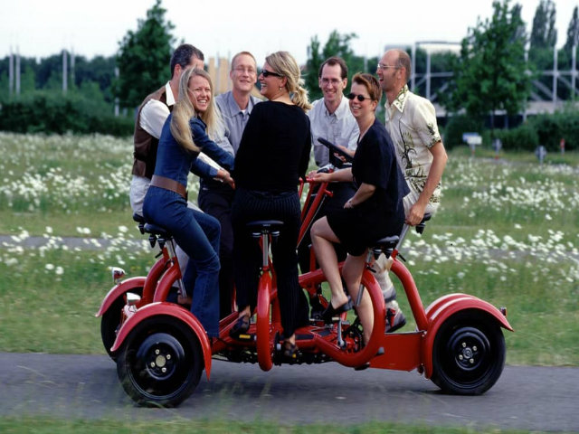 Thế giới xe - ConferenceBike: Xe đạp "hội thảo di động" với 7 chỗ ngồi