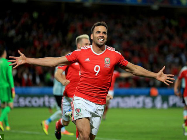 Bóng đá - Pha xử lý "ma thuật" biến hàng thủ Bỉ thành những gã hề