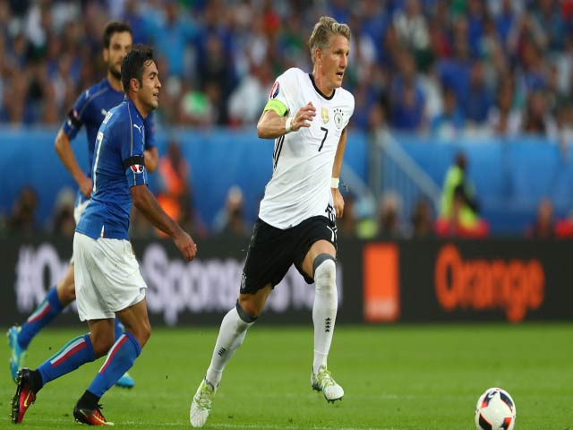 Bóng đá - Góc ảnh Đức – Italia: “Lửa” ở dưới sân &amp; trên khán đài