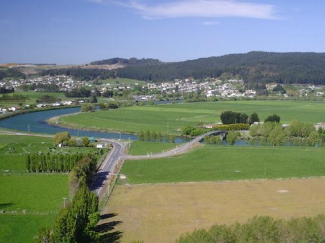 Thế giới - Thị trấn đăng tuyển thêm dân vì quá nhiều việc làm