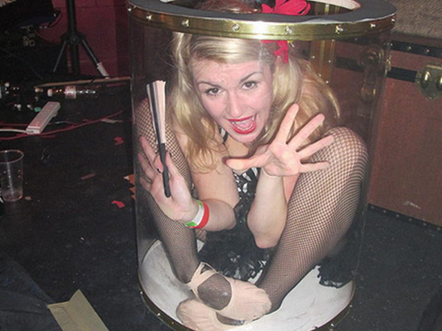 Tranh vui - Những hành động "không đỡ nổi" của con người