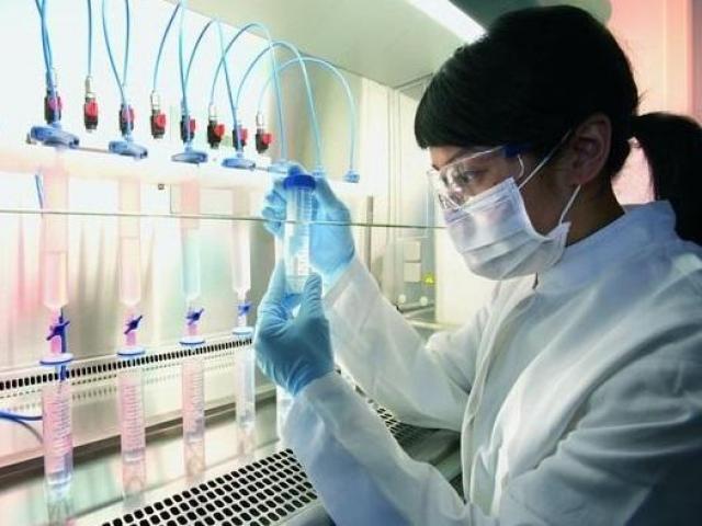 Bạn trẻ - Cuộc sống - Bi hài cô gái xét nghiệm ADN 2 quý ông tìm bố "chuẩn"