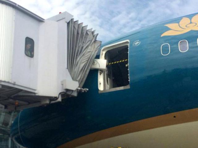 Tin tức trong ngày - Siêu máy bay Boeing 787-9 hỏng cửa, ai chịu trách nhiệm?