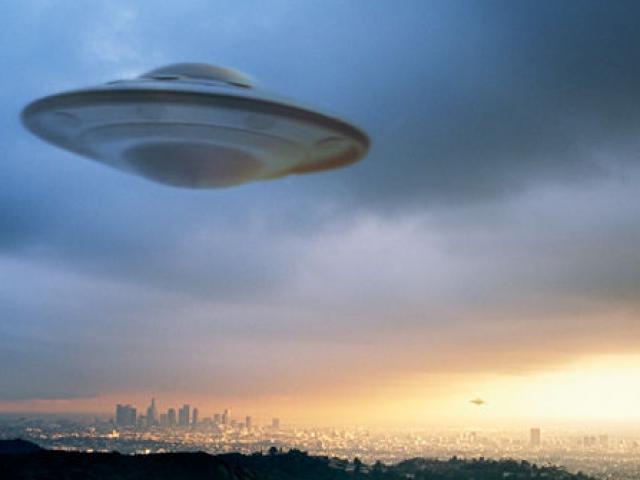 Các giả thuyết "điên rồ" nhất về UFO