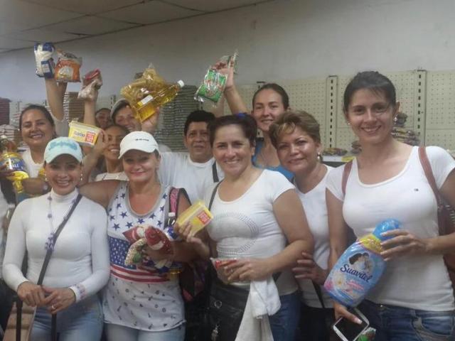 Thế giới - 500 chị em Venezuela vượt biên mua đồ ăn, giấy toilet